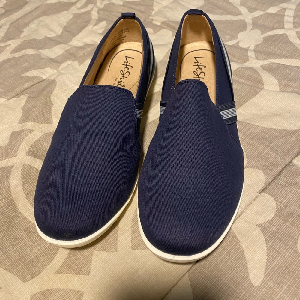 Women’s Lifestride shoes size 9.5W—NEW